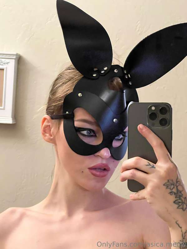 I love leather masks...🤤especially when I put it on for 🍓u 