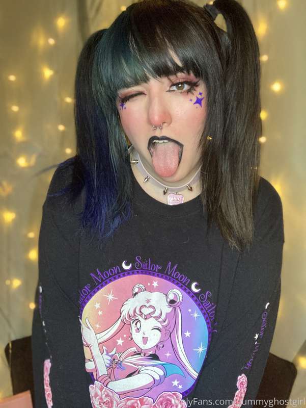 I’m coming over to play games and chill, loser goes down on .. 25