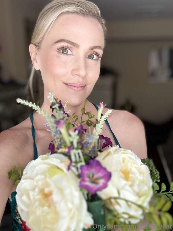 Picked the flowers, didn’t pick this great lighting.