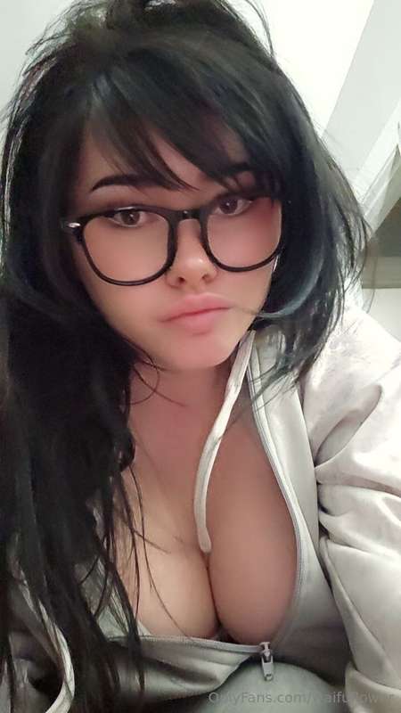 Are you cuming on my tits or glasses first? 😳