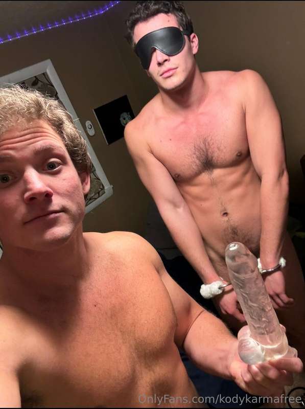 Connor and I have a fun time with toys 😝 I blind fold him an..