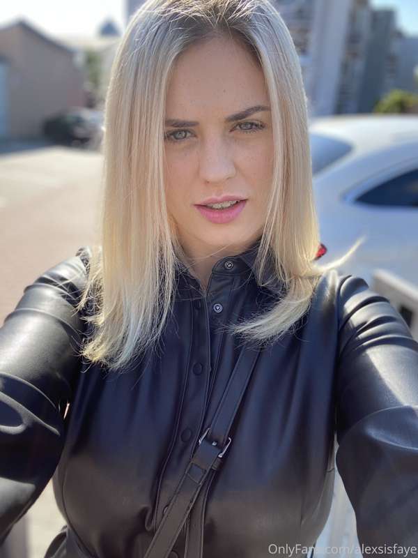 Ready to go out 😃 Do you like my outfit? 2