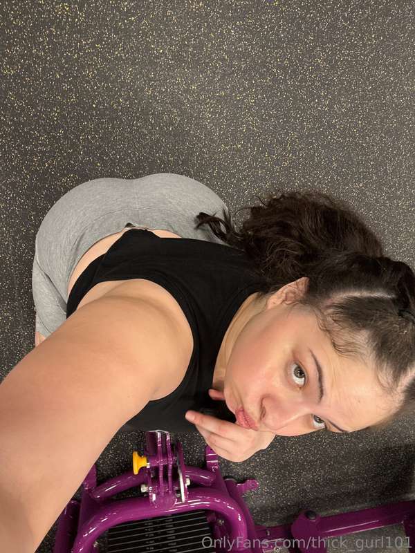 I’m tryna workout ahahah back shots 