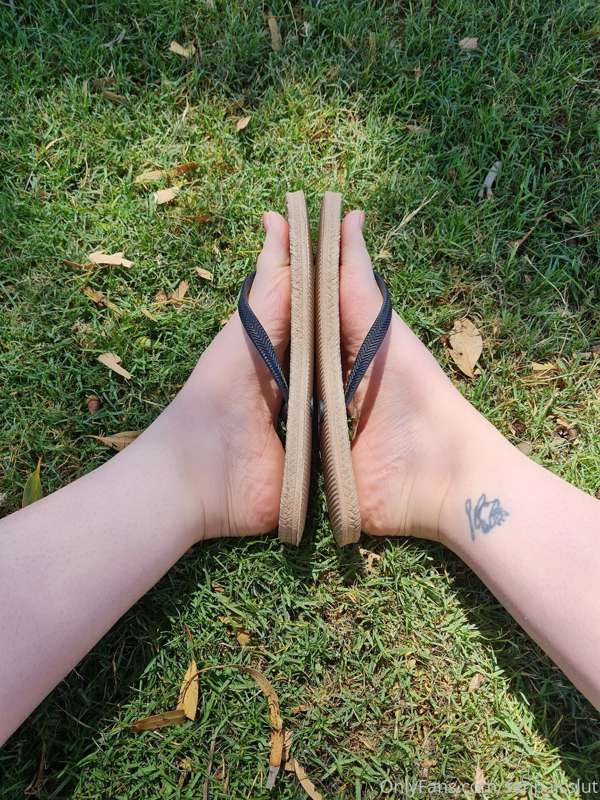 New flip flops bought for me by my slave 😍 thank you cutie ♡ 3