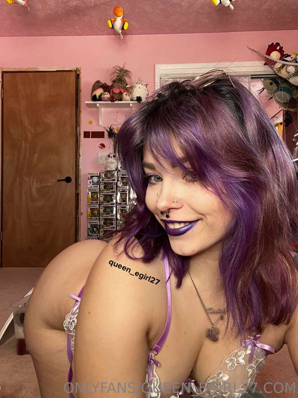 My butt phat on a stool 2