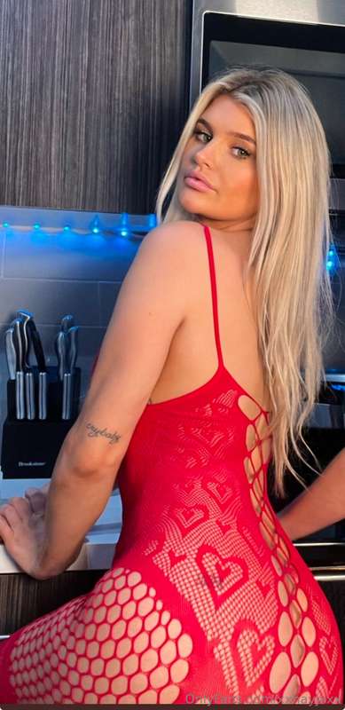 Do you like me in red? 😜