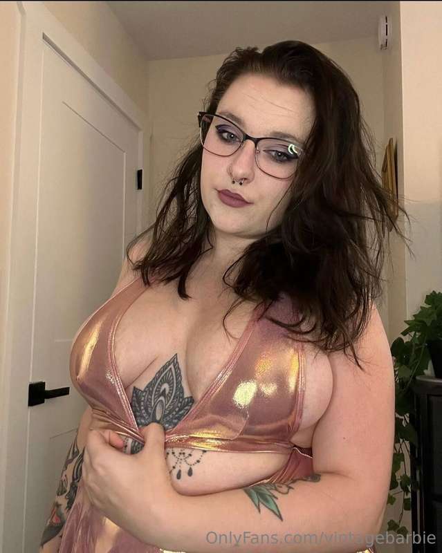 Would you rather I wear this or nothing ??👀