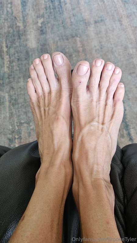 Just got a fresh Pedi for all you foot lovers. The color is .. 2