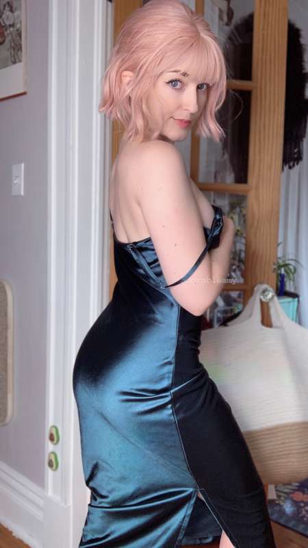 I'm considering wearing this dress on NYE :)
now I just need.. 2