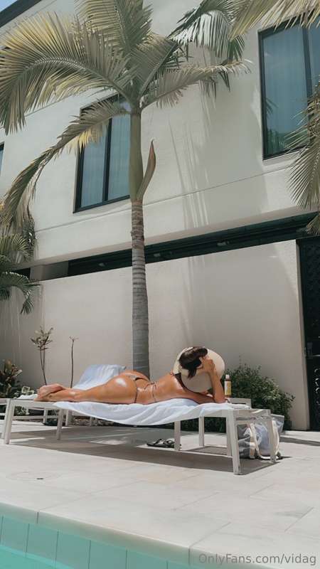 I need someone to put some sunscreen on me... Will it be you..