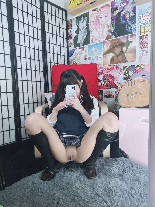 Horny school girls always comes home to take pictures for he.. 21