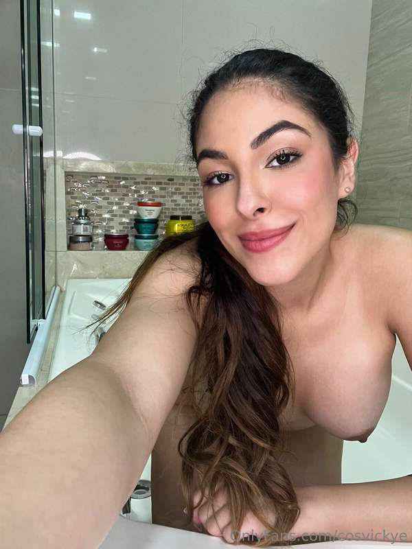 I'm going to take a bath in the bathtub 🛀🏻Do you want to see..
