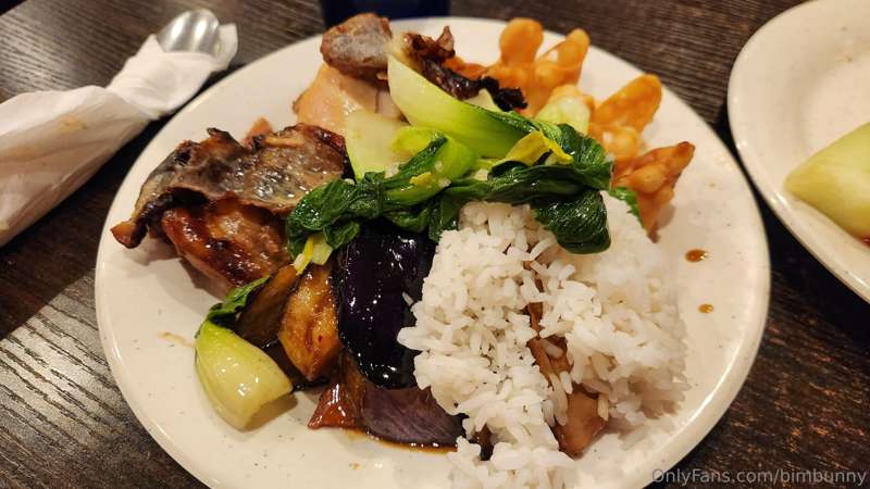 I went to an all you can eat buffet yesterday! It was my fir.. 6