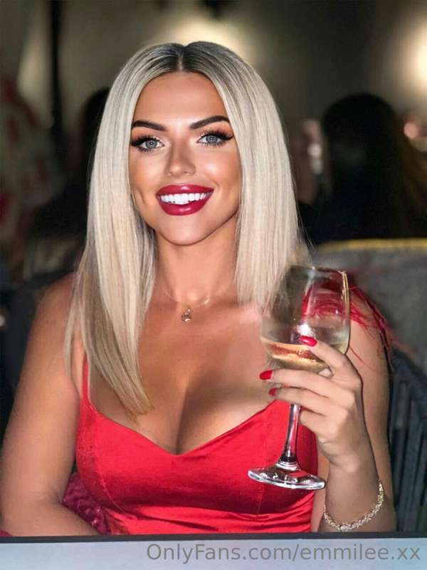 Does red suit me daddy?😉💋