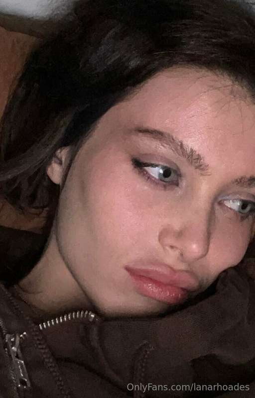 send me a pic in the dm's i wanna see you guysss🥰