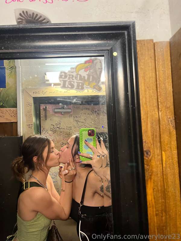 me & bestie are too cute😍 she’s got an OF so go check her ou..