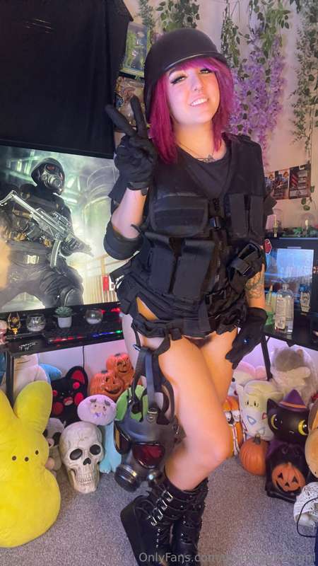 Lady Hunk cosplay! 🖤 geared up and ready to go 😏 25