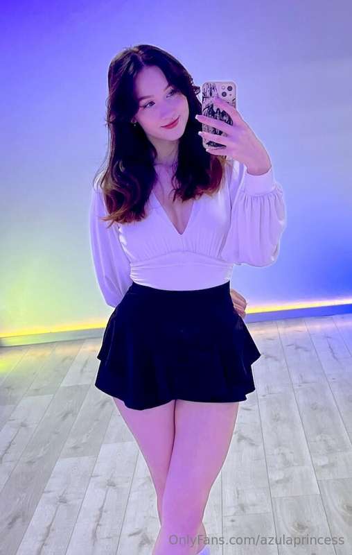 @valeriaa_kitty IS WET RIGHT NOW💦💦💦🤤💕 She loves getting her ..
