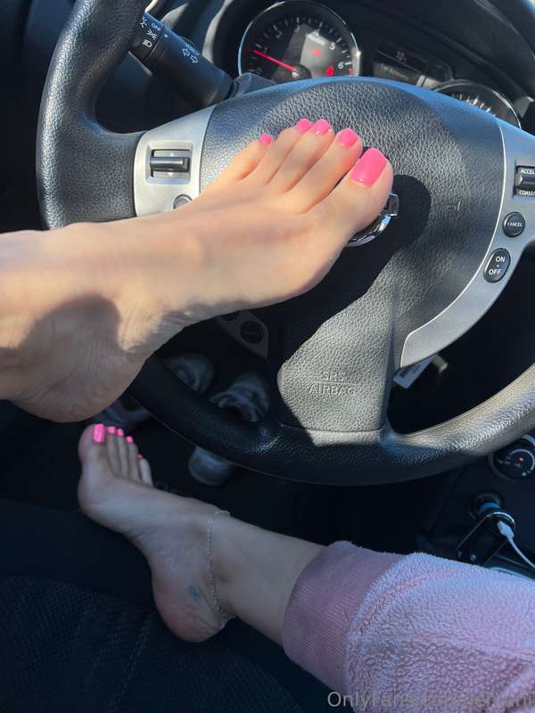 I’d say this is a perfect pedicure 💕 6