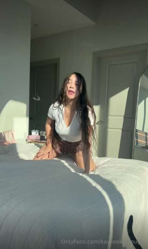 OMG!🥵🥵 I got leaked playing with my wet pussy in front of th..