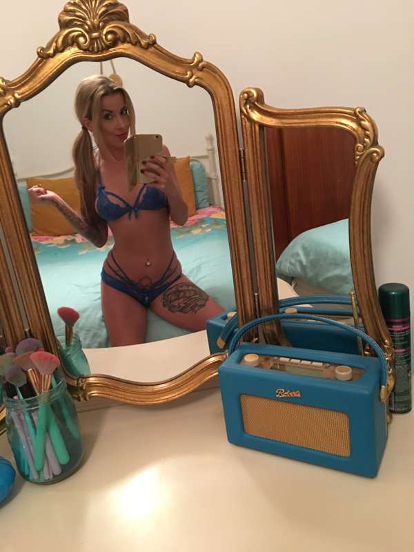 Who likes my cam outfit tonight ?!  5