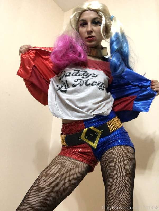 Harley Quinn is a freak 2