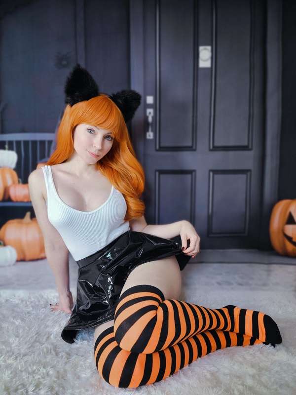 "Trick or Treat - Smell My Feet" photo set 
-
What's your fa..