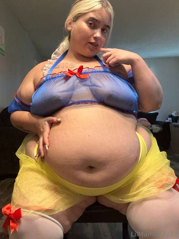 Snow white appears to have been a little too full after comp.. 4