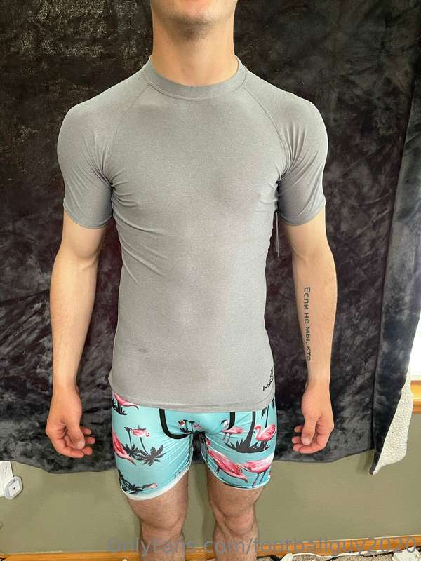 Does this tight shirt look good on me? 7