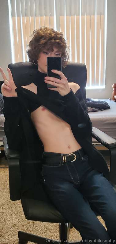 Any one of my cuties wanna impress their favorite femboy a v..