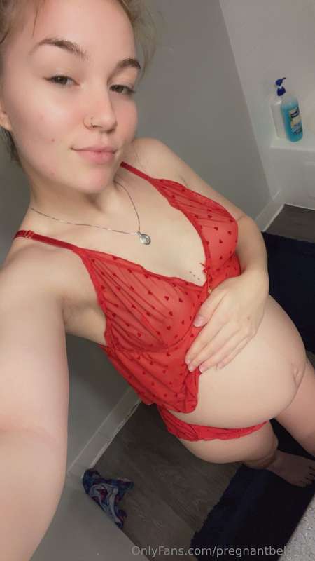 do i look sexy in this red lingerie babe? 😍😈