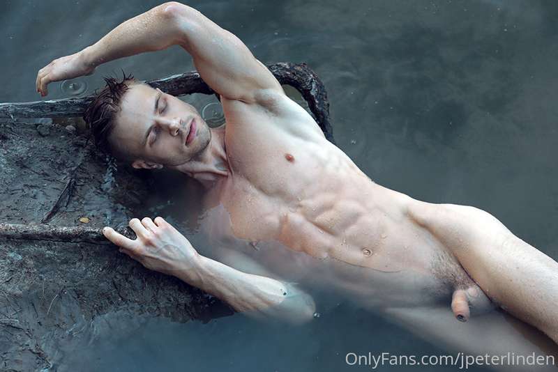 Photo Chris Phillips / Pornceptual  http://pornceptual.com/e..