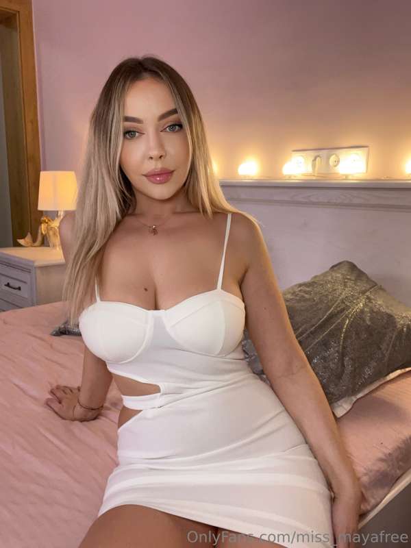 Do you like my outfit? 💖✨   click here: https://onlyfans.com..