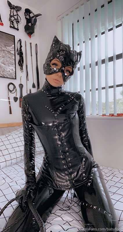 Catwoman (latex) pt. 2 🐱💗 Im definitely bringing this set ba.. 24