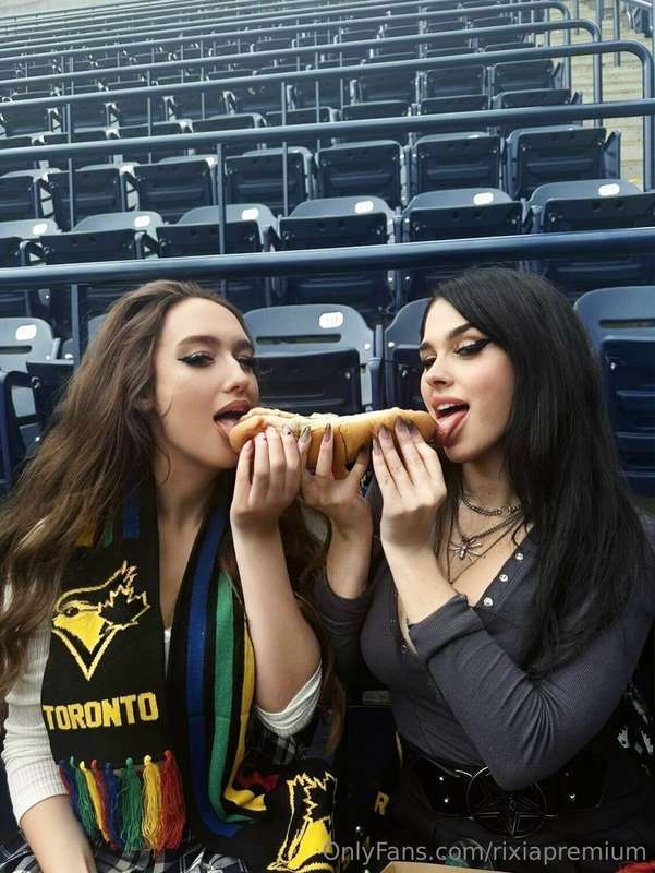 *Wholesome post* your fave slutty girlfriends are at the jay..
