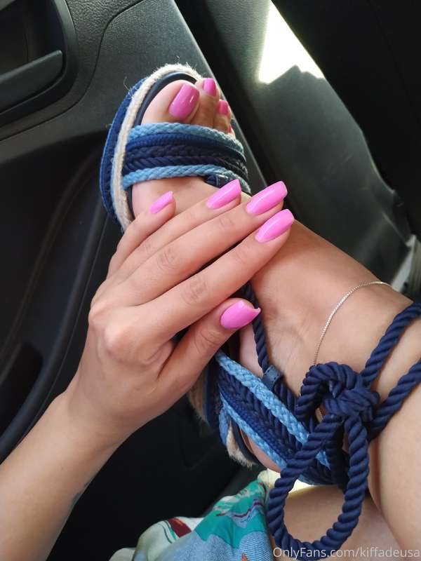 I just did these pics. This pink nails got perfect with thes.. 4