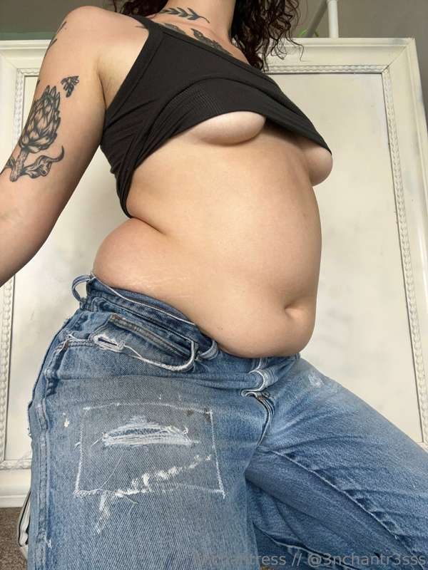Holy shit. Helloooo back fat 3
