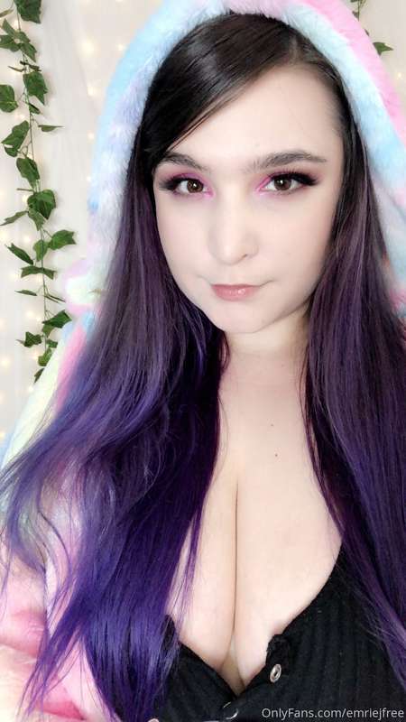 Welcome to my brand new *free* OnlyFans account!  I'll be po.. 4
