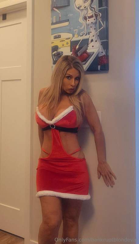 Holiday readyyyyyyy to unwrap 😉🎅😘 2