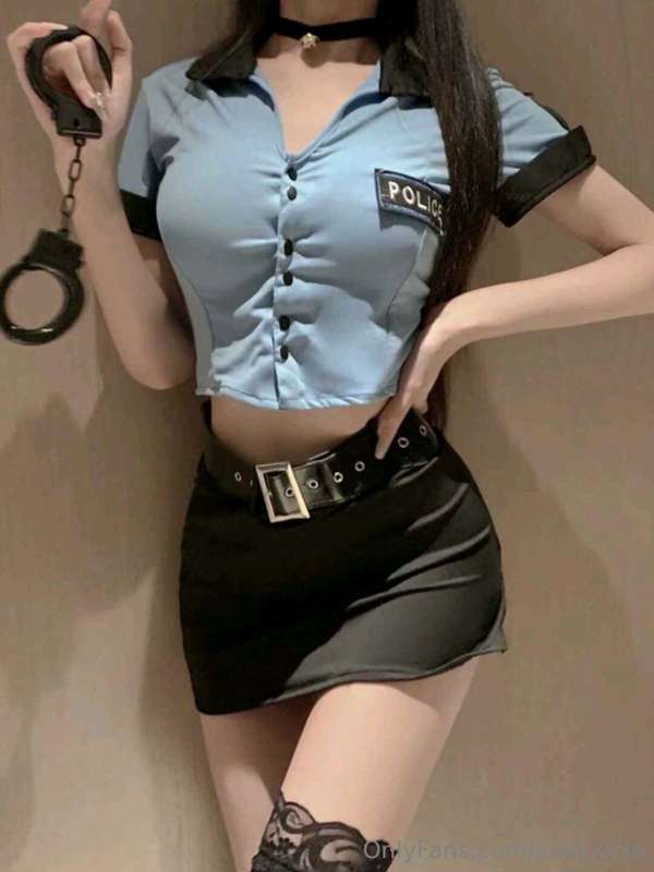 Should I get police costume, if yes - which one u prefer? 🚔 3