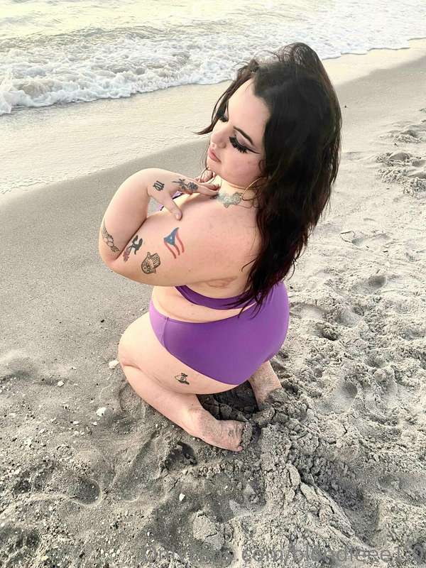 Fetish friendly Latina goddess making all your fantasies com..