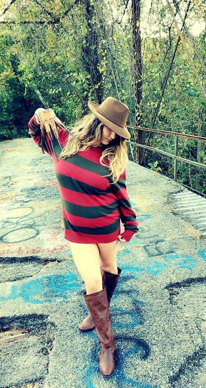 Freddy Krueger cosplay
If you enjoyed, tip me on my Skates c..