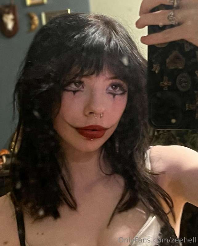 happy halloween 🍿🔪🎪🕷️ 5