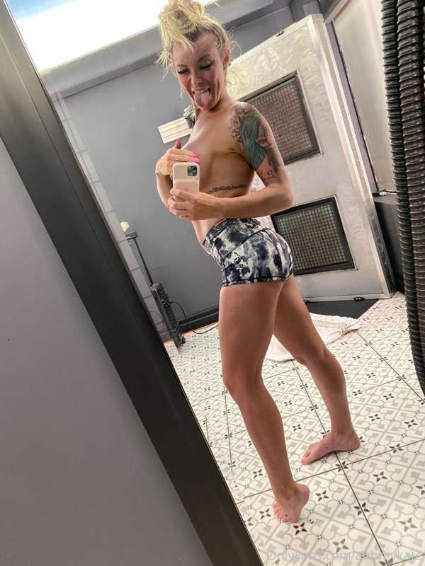 I need a cock near by me 👅👅👅
