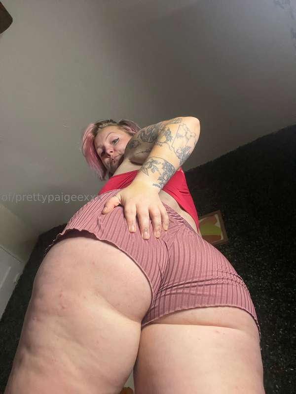 That view from below me is just… 🥴🤤 1