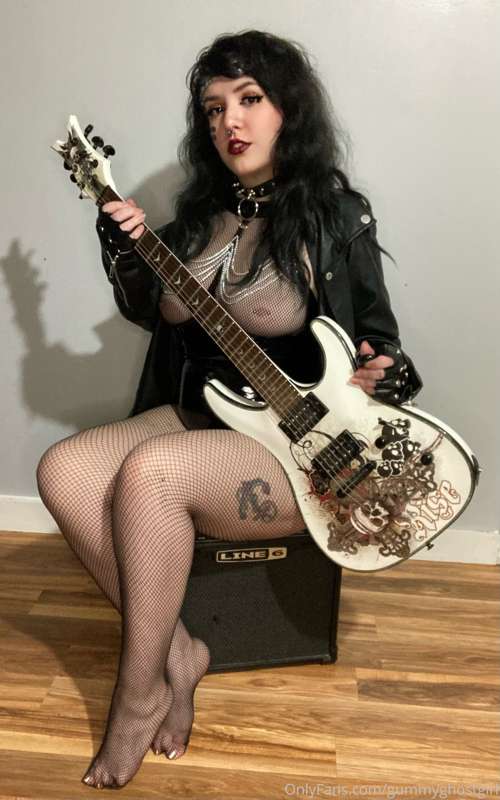 Lookin for a new roadie, interested? 🖤🎸 22