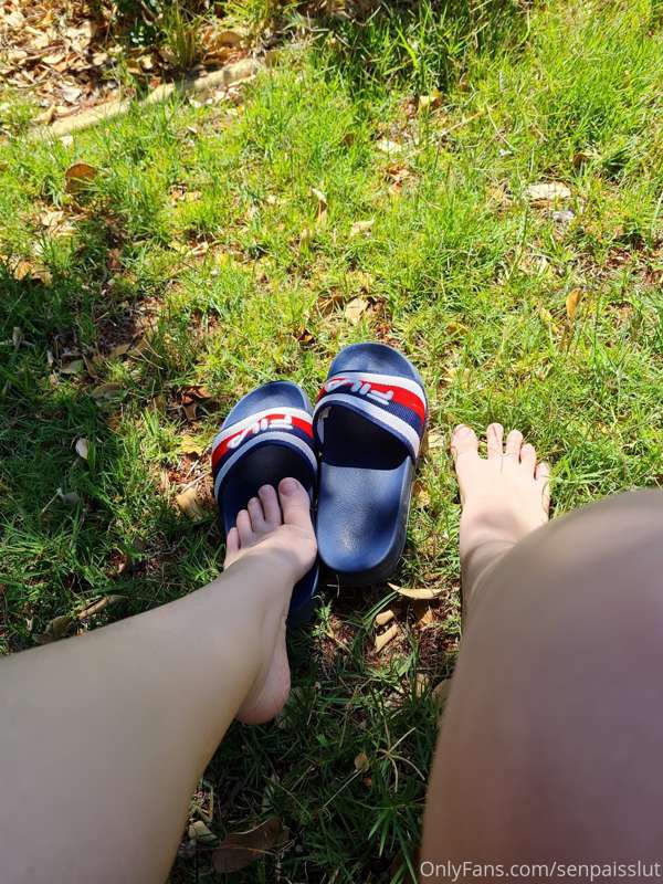 Barefoot in the grass enjoying the sun shine 😍 7