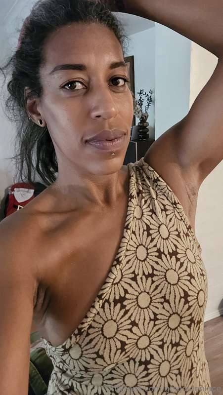 🥵 lick my body or sniff my tongue?