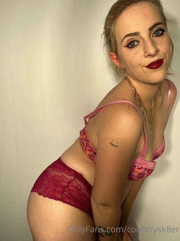 Tip me if u like what u see and if u promote my page and get.. 2