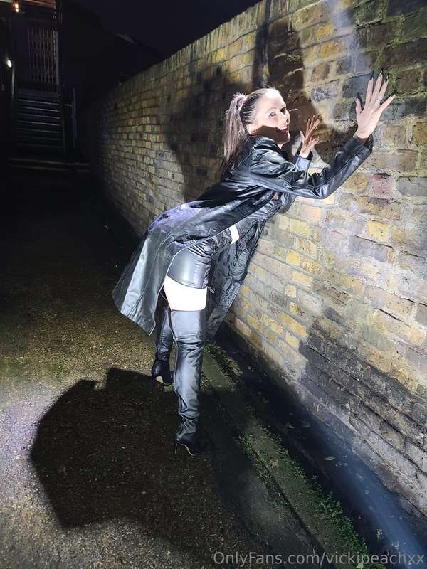 I am waiting for u all in leather 